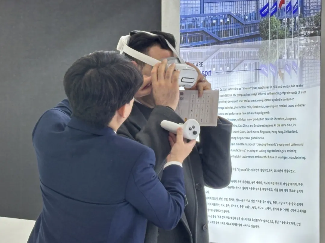 好运彩在展会现场提供沉浸式产品体验，参观者可以直观感受高速激光模切机和叠片电池装配线的高效生产过程